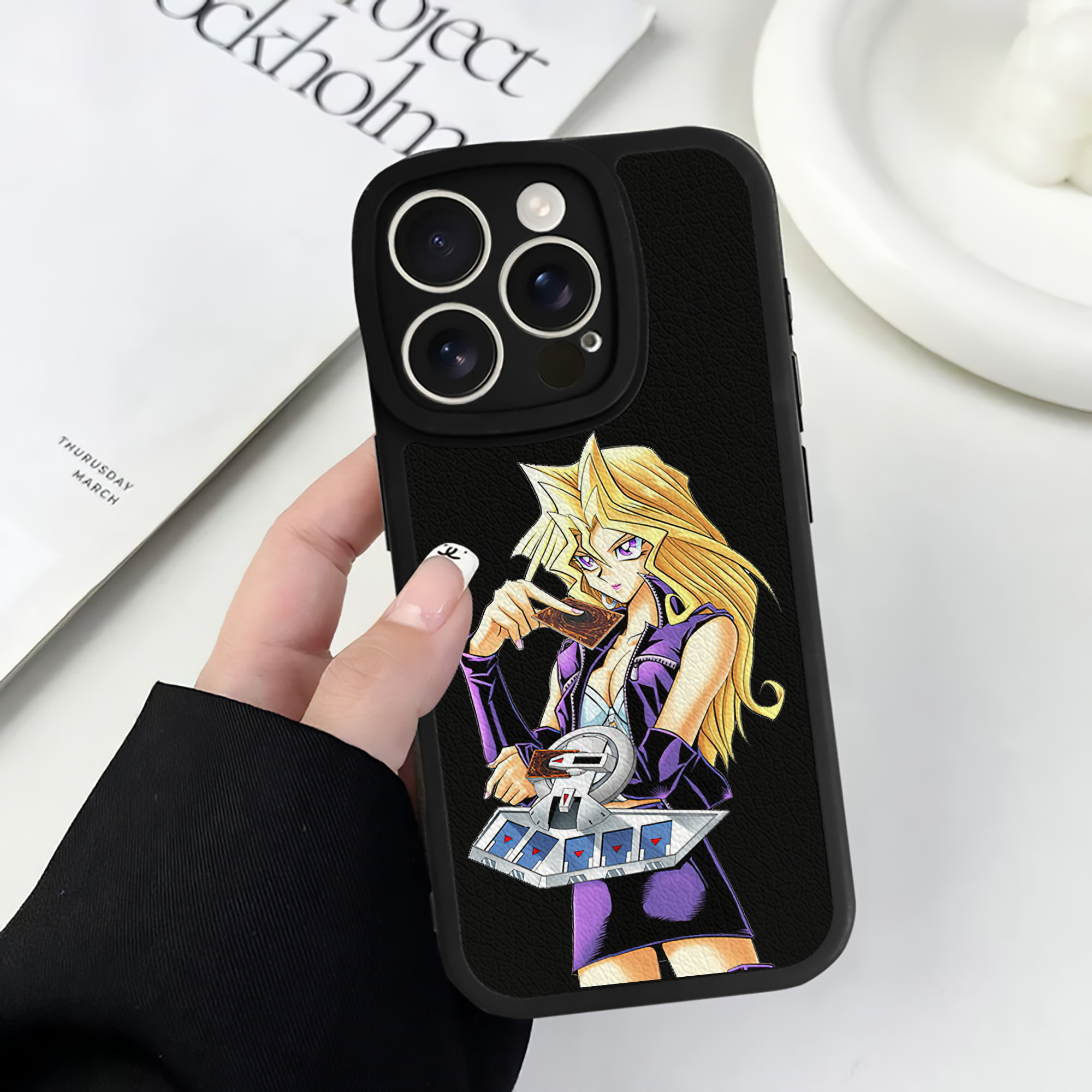 遊☆戯☆王 Yu-Gi-Oh! 【iPhone 16シリーズ対応】シリコンスマホケース（レザー調） 材質：シリコン